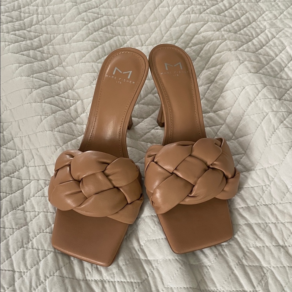 Marc Fisher Braided slide heels comfy and soft sz6.5 nude beige clean